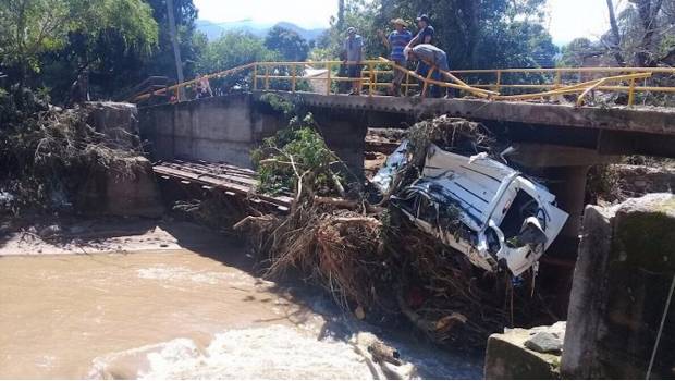 Deja 64 viviendas dañadas desbordamiento de arroyo en Guerrero. Noticias en tiempo real