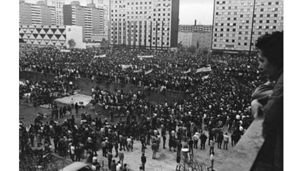 Ese 2 de octubre se convocó un acto de protesta contra la represión del gobierno en Tlatelolco. 