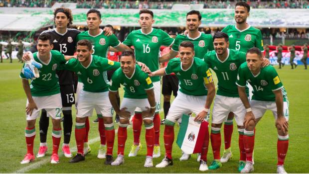 El Tri previo a un compromiso.