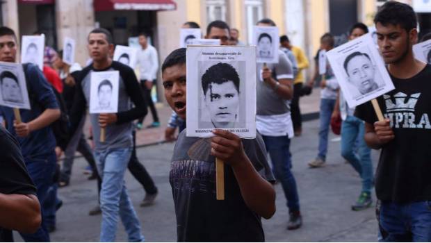 Marcha por tercer aniversario de estudiantes desaparecidos de Ayotzinapa