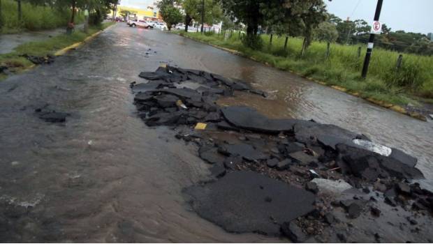 Lluvias destruyen avenida recién inaugurada en Colima. Noticias en tiempo real