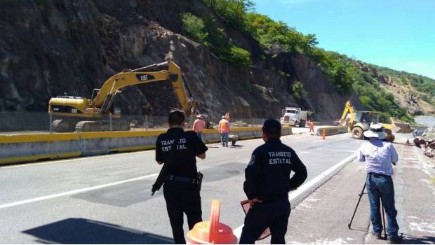 Deslaves obligan cierre de carreteras en Guerrero. Noticias en tiempo real
