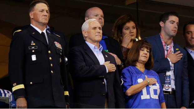 Vicepresidente de EU abandona estadio de NFL tras protesta de jugadores. Noticias en tiempo real