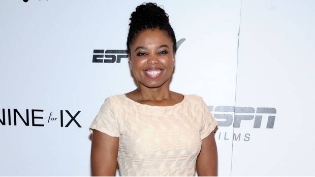 Jemele Hill  en pasarela.