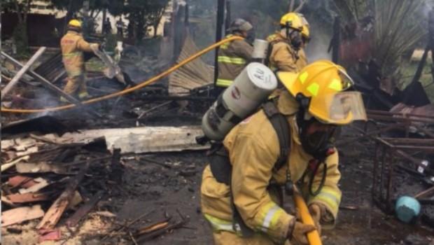 Explosión en taller de cohetes en Santa María El Tule