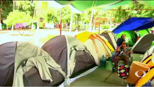 Damnificados por sismo intentan retomar sus vidas en albergues de Juchitan. Noticias en tiempo real