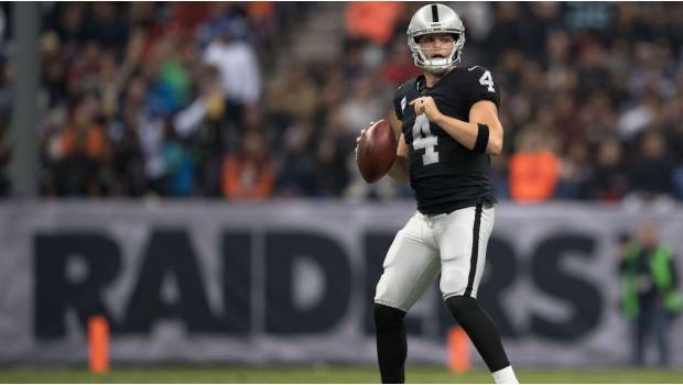 Derek Carr sufrió una lesión en la Semana 4 ante Broncos 