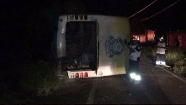 Camión de La Piedad sufre aparatoso accidente en Morelos. Noticias en tiempo real