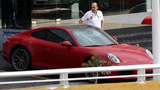 Marcelo Castillero Manzano y el Porsche rojo.