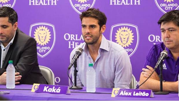 Kaká anunció su decisión en conferencia de prensa 