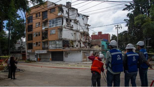 Inicia demolición de edificio en Concepción Béistegui y Yácatas. Noticias en tiempo real