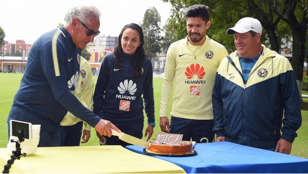 América partió el pastel de su 101 aniversario 