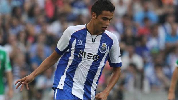 Diego Reyes volvió a ser titular con el Porto 