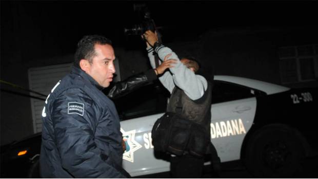 Agreden policías de Ecatepec a reporteros que cubrían multihomicidio. Noticias en tiempo real