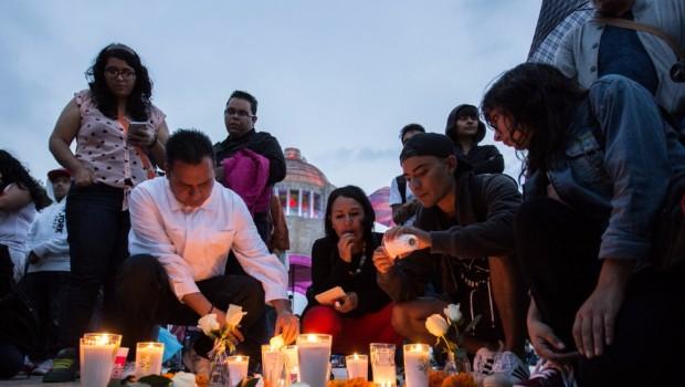Homenajean a víctimas de sismos con Noche de Velas en el Monumento a la Revolución. Noticias en tiempo real
