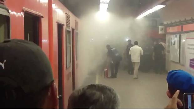 Reportan fuerte humareda en Metro Auditorio por falla en frenos de un tren. Noticias en tiempo real