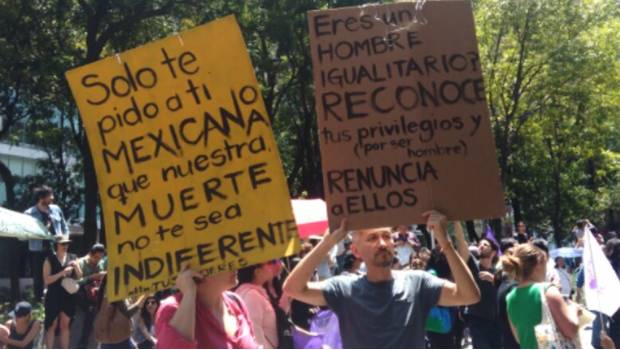 Marcha en la Ciudad de México contra el feminicidio de Mara Fernanda. 