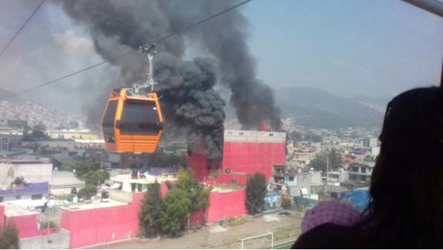 Reportan incendio en fábrica de colchones en Ecatepec. Noticias en tiempo real
