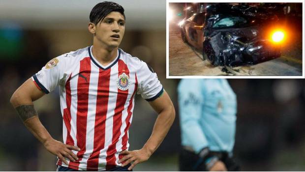 Alan Pulido logró salir ileso.