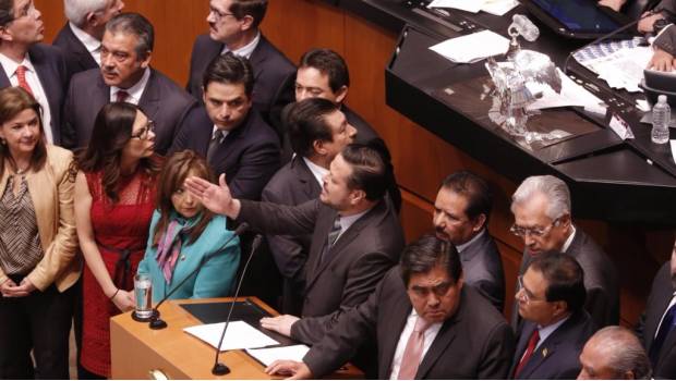 Oposición en el Senado toma tribuna