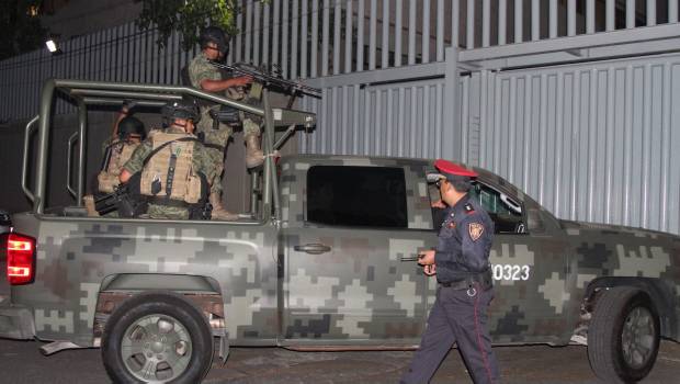 Militares en Reynosa. Instalación de retenes.