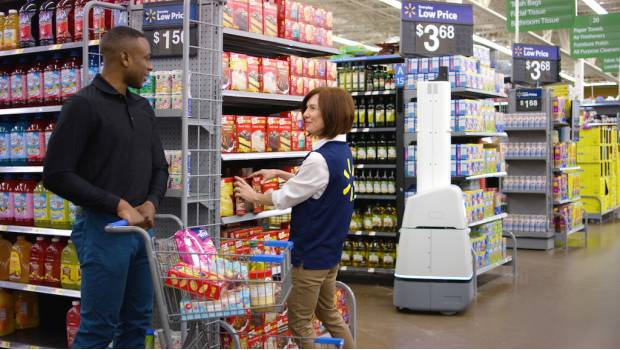 Los robots de Wal-Mart reponen inventario para ahorrar tiempo a los empleados cuando se agotan los productos.