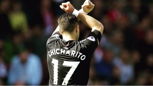 'Chicharito' Hernández festeja gol.