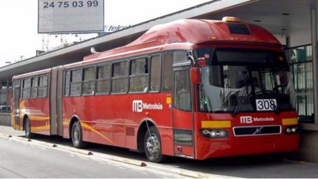 Anuncia Metrobús interrupción de servicio por desfile en Reforma. Noticias en tiempo real