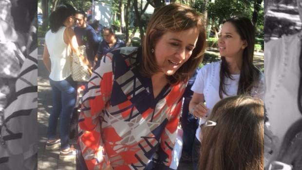 Margarita Zavala reúne firmas en parque de Polanco. Noticias en tiempo real