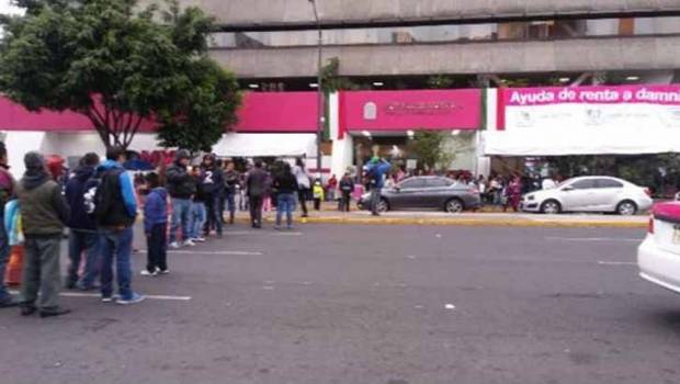 Damnificados del sismo bloquean 6 puntos de la Ciudad. Noticias en tiempo real