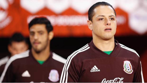 'Chicharito' sale lesionado durante su partido 100 con la Selección Mexicana. Noticias en tiempo real