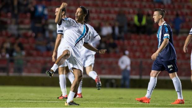 Como en los viejos tiempos… Ronaldinho comanda noche mágica en Querétaro (VIDEO). Noticias en tiempo real