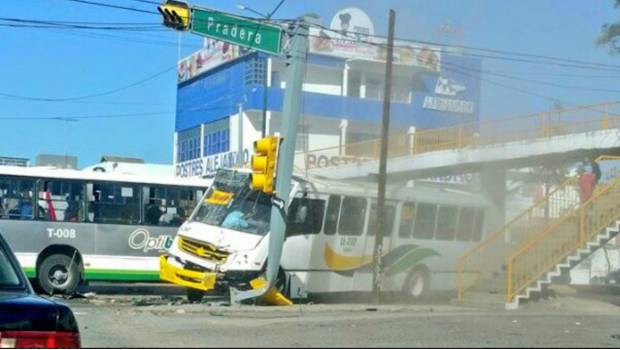 Deja choque de autobuses en Guanajuato 21 personas heridas. Noticias en tiempo real