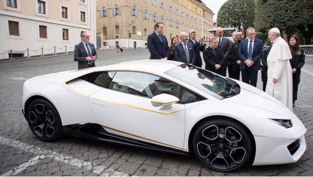 Recibe papa Francisco un Lamborghini Huracan. Noticias en tiempo real