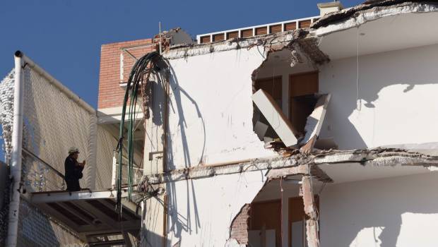 Inicia demolición de edificio de Zapata 56 en Benito Juárez. Noticias en tiempo real