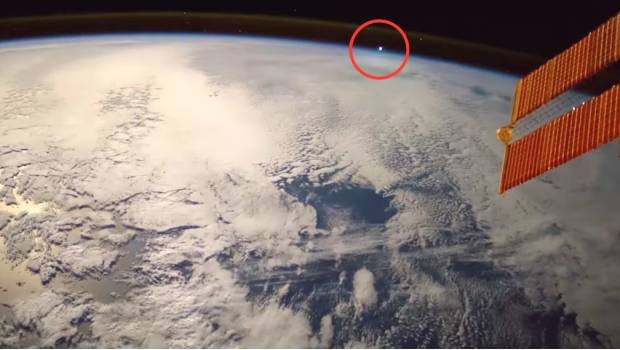 VIDEO: Captan caída de meteorito desde la Estación Espacial Internacional. Noticias en tiempo real