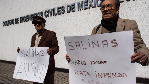 Gonz&aacute;lez Mesa fue uno de los abogados del narcotraficante Joaqu&iacute;n Guzm&aacute;n Loera, pero tambi&eacute;n autor de &ldquo;Un asesino en la presidencia&rdquo;, libro que vio la luz un a&ntilde;o antes de la elecci&oacute;n presidencial de 1988 y en el que expuso el homicidio de Manuela en la residencia de la familia Salinas de Gortari ocurrido en 1951.