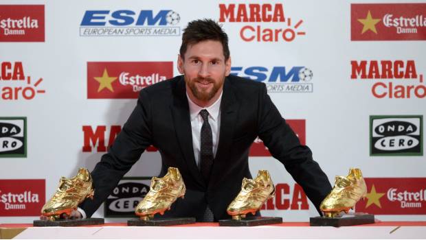 Messi presume sus trofeos.