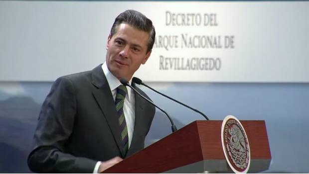 Enrique Peña Nieto firma decreto para fundar Parque Nacional de Revillagigedo