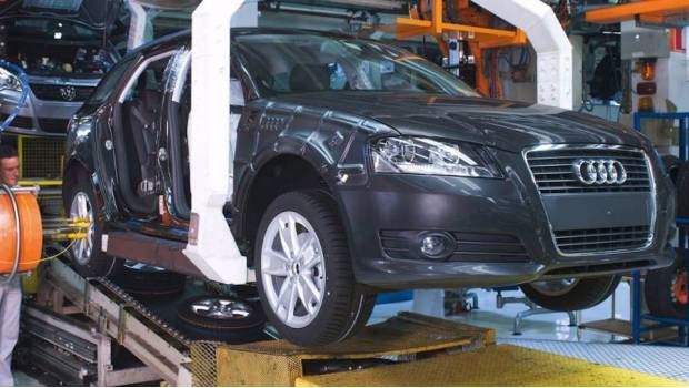 Trabajadores de Audi Puebla detienen producción por falta de pago. Noticias en tiempo real