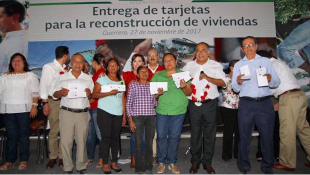 Entregan en Guerrero tarjetas de ayuda a damnificados por sismo. Noticias en tiempo real