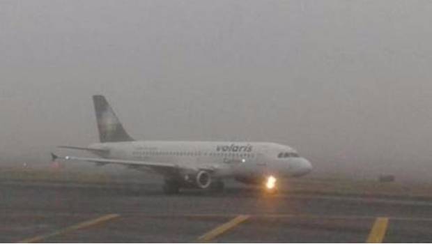 Cancelan varios vuelos por banco de niebla en el AICM. Noticias en tiempo real