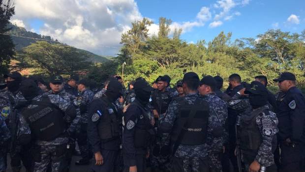 Policías de Honduras se declaran en rebeldía y rehúsan  reprimir protestas. Noticias en tiempo real