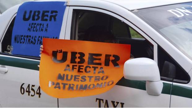 VIDEO: Taxistas en Cancún llaman a matar a choferes de Uber. Noticias en tiempo real
