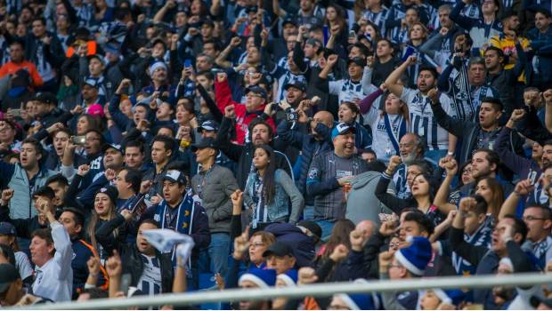 VIDEO: Fans de Rayados reconocen con aplausos a los Tigres tras campeonato. Noticias en tiempo real