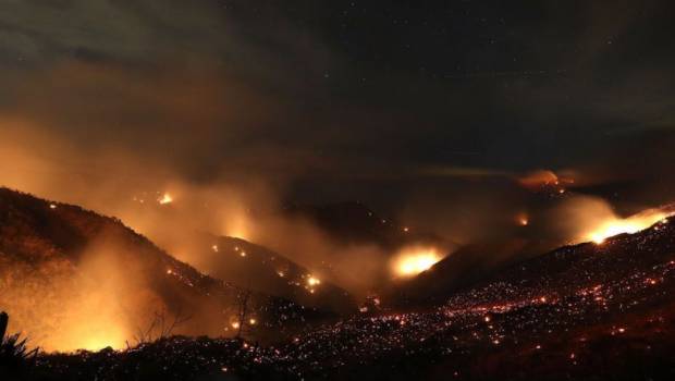 Lanzan nuevas alertas de evacuación por incendios en California. Noticias en tiempo real