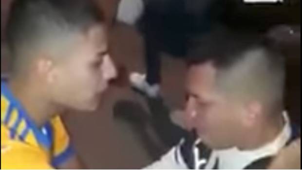 VIDEO: Seguidor de Tigres consuela a fan de Rayados tras campeonato felino. Noticias en tiempo real