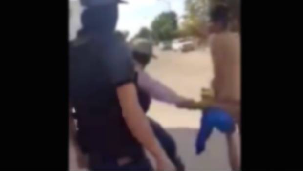 Sujetos armados obligan a jóvenes a caminar desnudos en Culiacán. Noticias en tiempo real