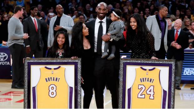 Los Lakers hacen historia y retiran los números 8 y 24 de Kobe Bryant. Noticias en tiempo real