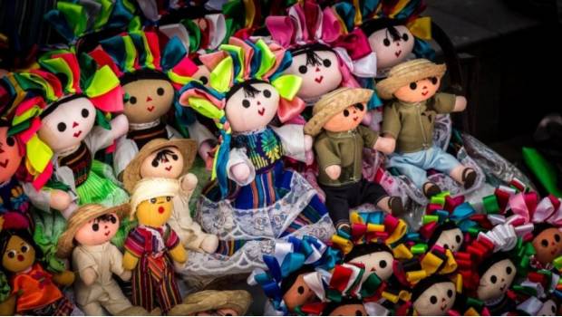 Liverpool deja de vender muñecas chinas que imitan artesanías mexicanas. Noticias en tiempo real